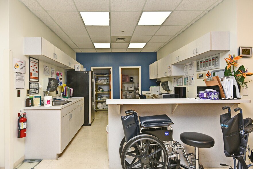 More Photos Of 4355 Bear Gully Rd, Winter Park Medical For Lease