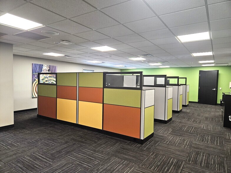 More Photos Of 902 S Washington Ave, Saginaw Office For Sale
