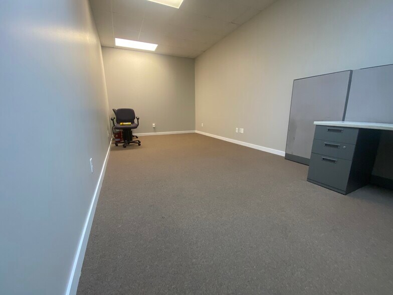 More Photos Of 1 Corporate Center Dr W, Broadview Heights Flex For Sale