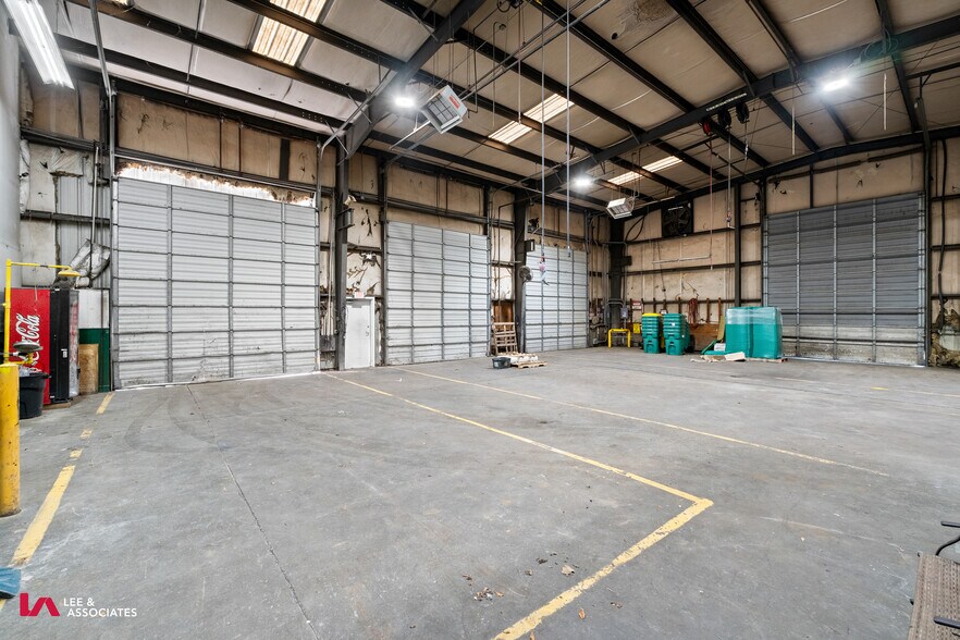More Photos Of 774 McFarland Pky, Alpharetta Warehouse For Lease
