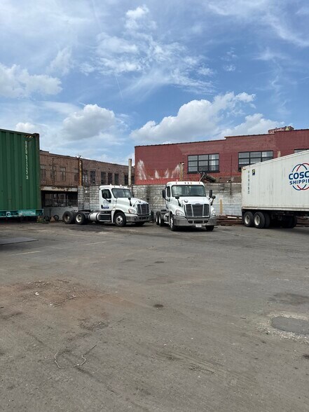 More Photos Of 526 Johnson Ave, Brooklyn Land For Lease