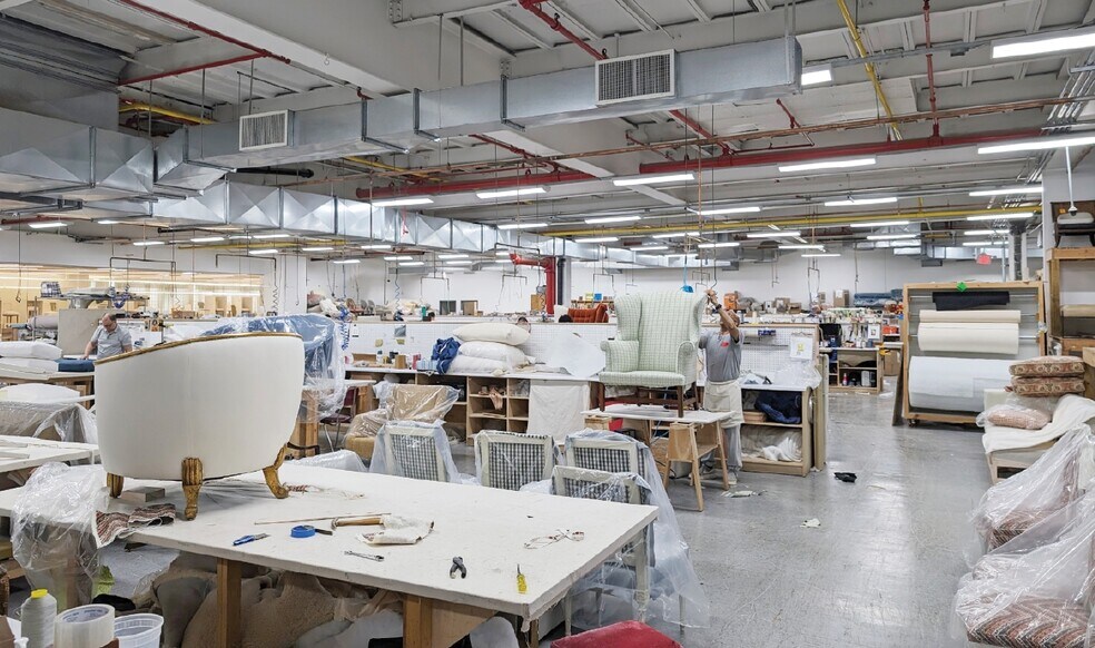 More Photos Of 32-33 47th Ave, Long Island City Warehouse For Lease