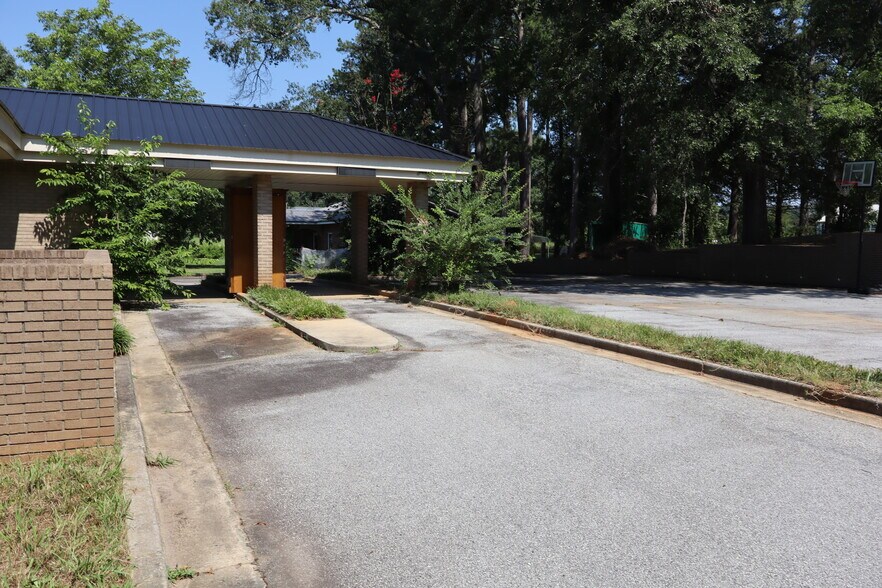 More Photos Of 253 E Savannah St, Calhoun Falls Freestanding For Sale