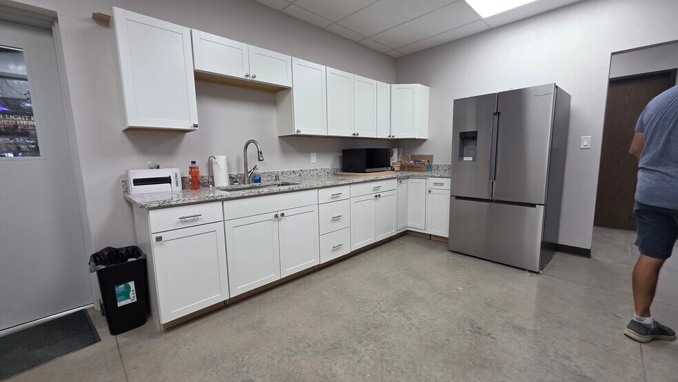 More Photos Of 3609 S County 1232 Rd, Midland Warehouse For Lease