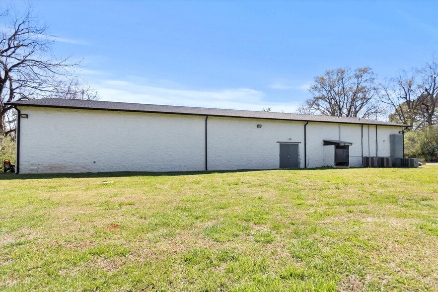 More Photos Of 102 Gin Oak Ct, Madison Freestanding For Sale