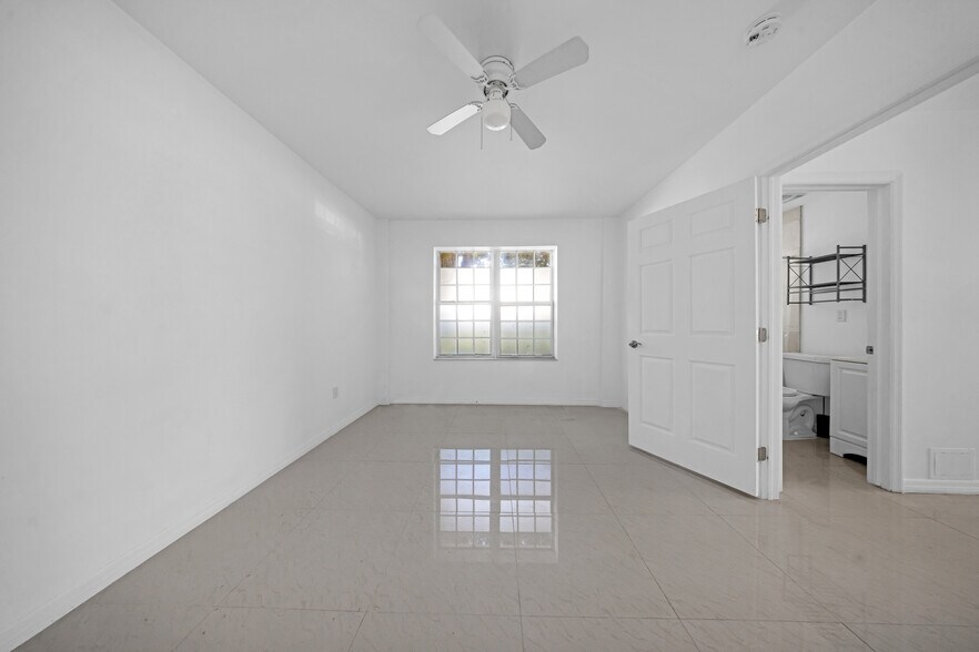 More Photos Of 236 NE 28th St, Miami Apartments For Sale