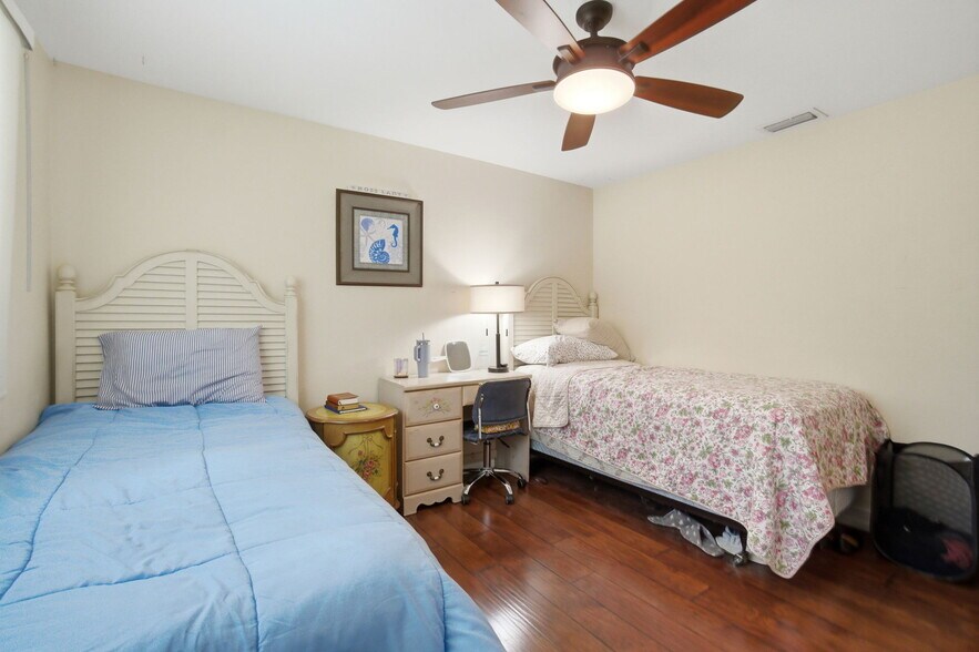 More Photos Of 4120 3rd Ave NW, Naples Apartments For Sale