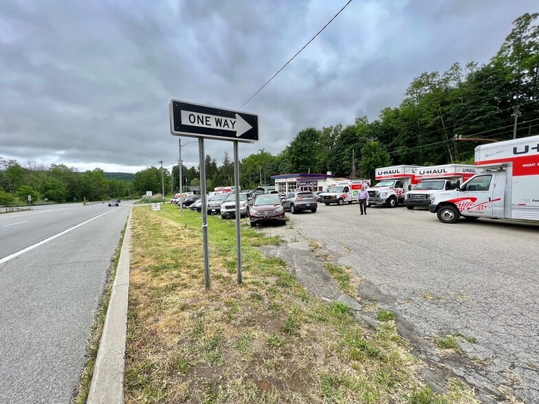 More Photos Of 315 Route 22, Pawling Showroom For Sale