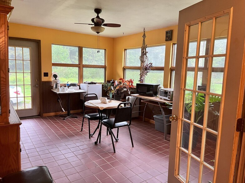 More Photos Of 1267 Elk Grove Rd, Benton Restaurant For Sale