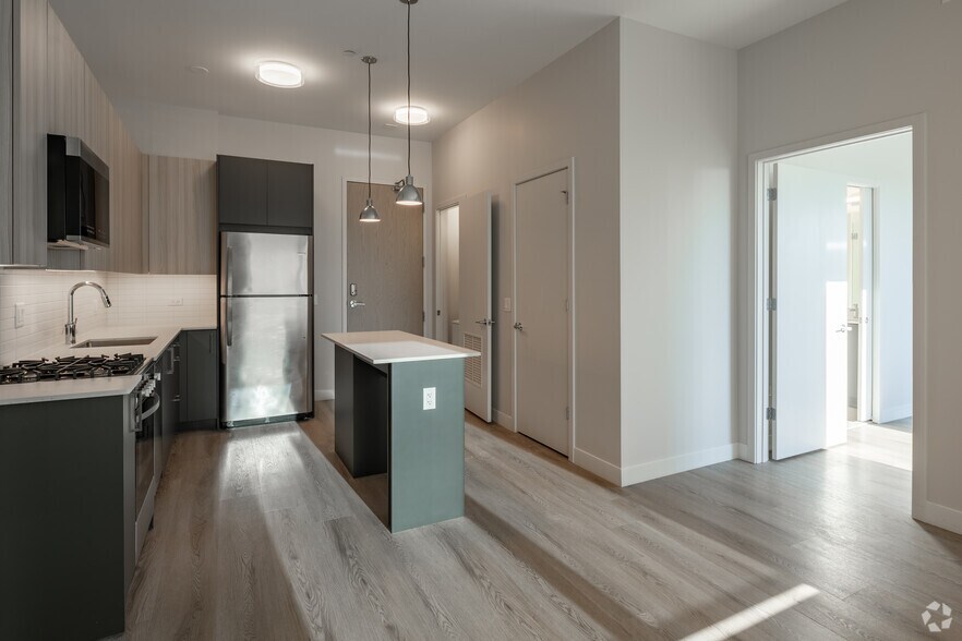 More Photos Of 670 N May St, Chicago Apartments For Lease