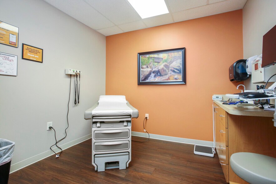 More Photos Of 12 Sammy McGhee Blvd, Jasper Office For Sale