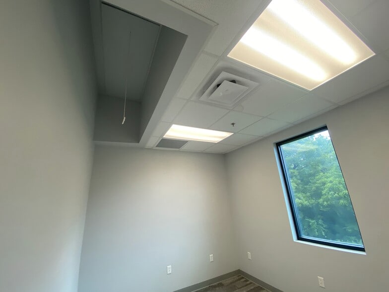 More Photos Of 1880 N Stonebridge Dr, McKinney Medical For Sale