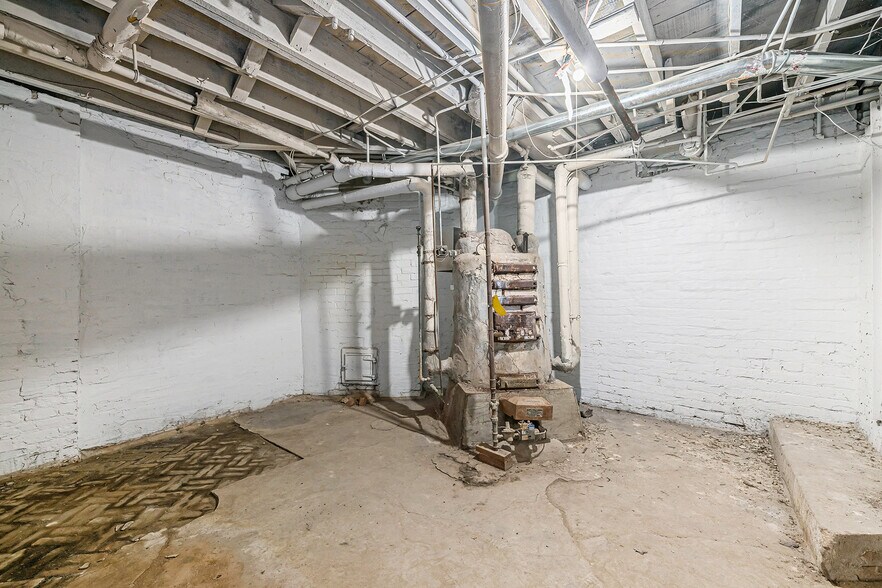 More Photos Of 2501 Poppleton Ave, Omaha Apartments For Sale