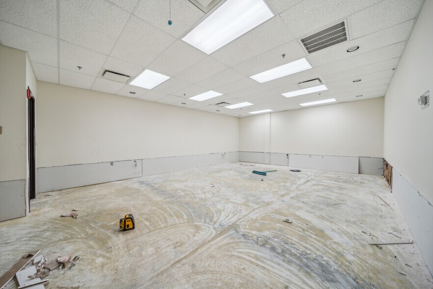More Photos Of 2020 Holly Rd, Claremore Office For Sale
