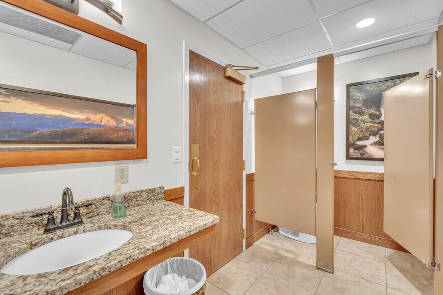 More Photos Of 26-28 S Tejon St, Colorado Springs Restaurant For Lease