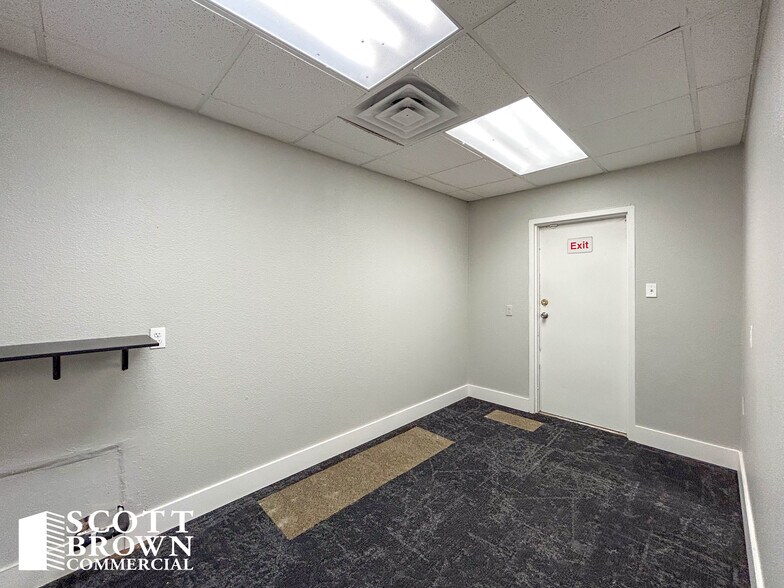 More Photos Of 638 Londonderry Ln, Denton Medical For Lease