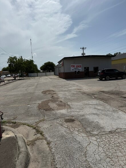 More Photos Of 4005 N Navarro St, Victoria Warehouse For Lease