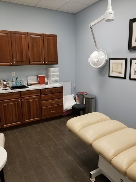 More Photos Of 10405 Old Alabama Connector Rd, Alpharetta Medical For Lease