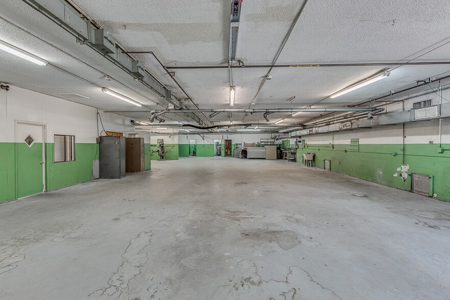 More Photos Of 6541 Industrial Ave, Port Richey Manufacturing For Lease