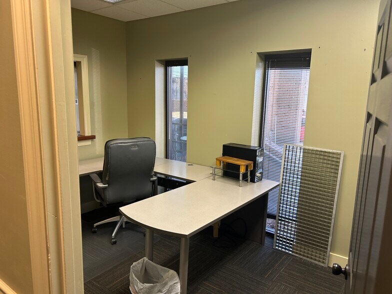 More Photos Of 3054 Leeman Ferry Rd SW, Huntsville Unknown For Lease