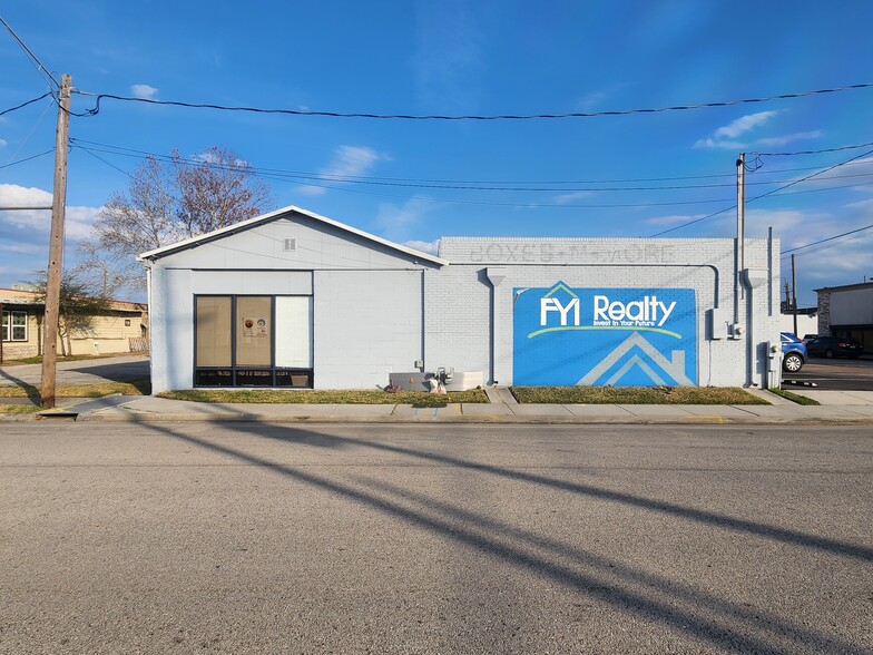 More Photos Of 101 E Main St, Humble Office For Sale