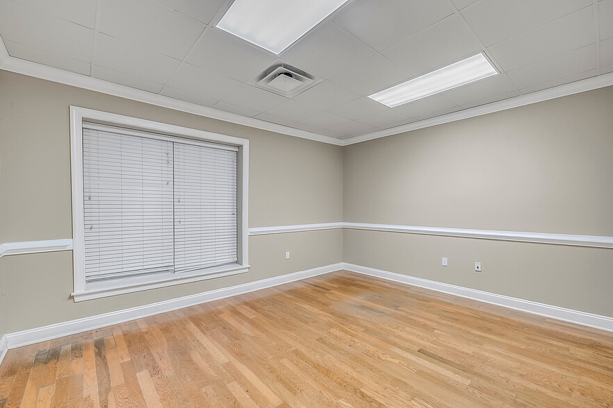 More Photos Of 2104 Delta Way, Tallahassee Office For Sale