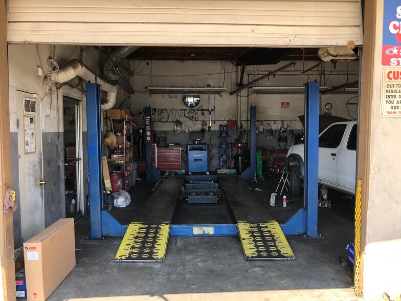 More Photos Of 12576-12578 Heacock St, Moreno Valley Auto Repair For Lease