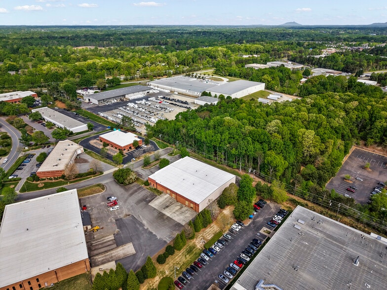 More Photos Of 2595 Viceroy Dr, Winston-Salem Warehouse For Lease