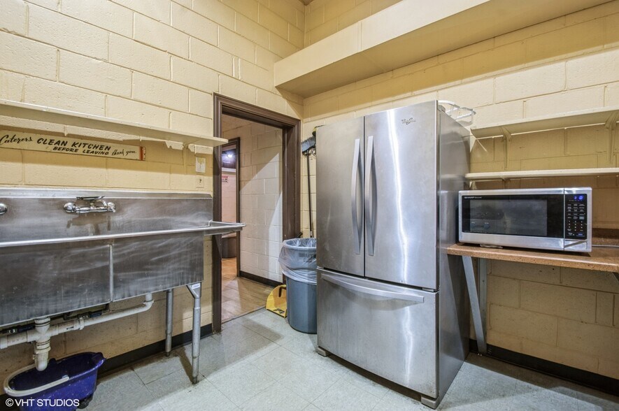 More Photos Of 6940 W Belmont Ave, Chicago Specialty For Sale