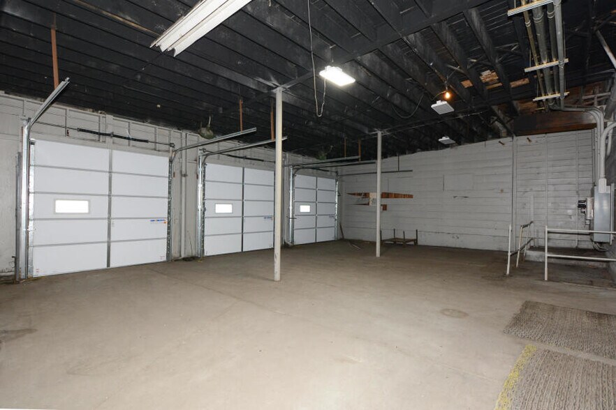 More Photos Of 3258 W Fond Du Lac Ave, Milwaukee Manufacturing For Lease