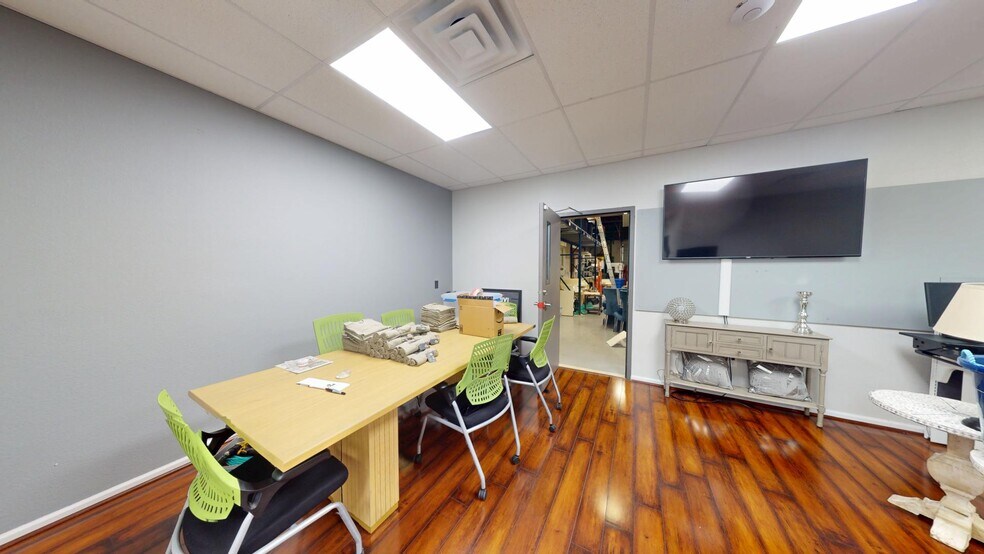 More Photos Of 2001 Windy Ter, Cedar Park Light Distribution For Sale