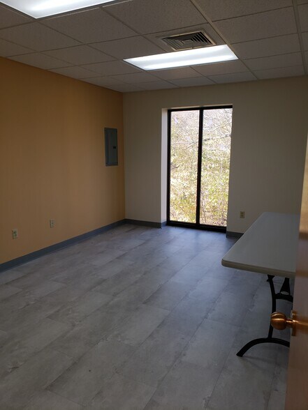 More Photos Of 665 Amherst Rd, Sunderland Research And Development For Sale