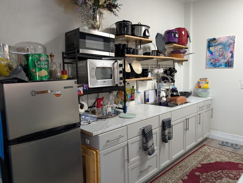 More Photos Of 7015 N Manhattan Ave, Tampa Storefront Retail Office For Lease