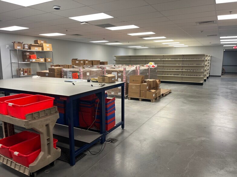 More Photos Of 7400 Plaza Mayor Blvd, Oklahoma City Flex For Lease