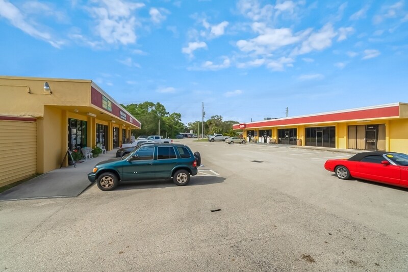 More Photos Of 5180-5186 Turnpike Feeder Rd, Fort Pierce General Retail For Sale