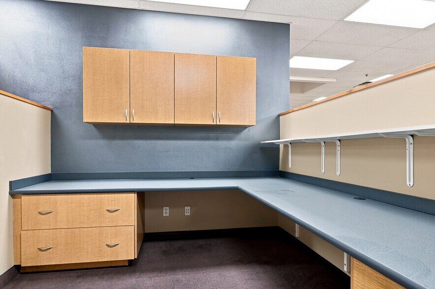 More Photos Of 2701 Crimson Canyon Dr, Las Vegas Light Manufacturing For Sale