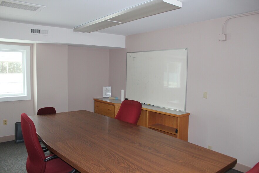 More Photos Of 6552 SE Lake Rd, Milwaukie Office For Sale