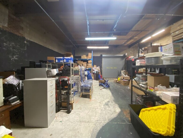 More Photos Of 77 Gazza Blvd, Farmingdale Showroom For Sale