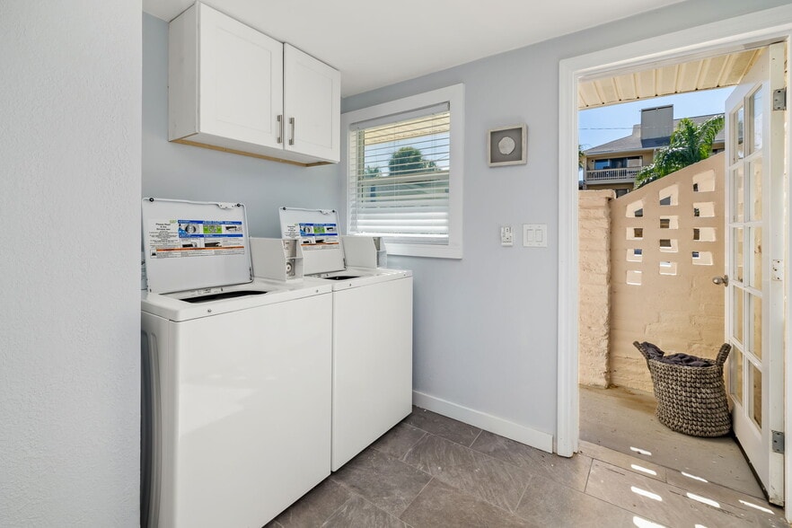 More Photos Of 9022 Midnight Pass Rd, Sarasota Apartments For Sale