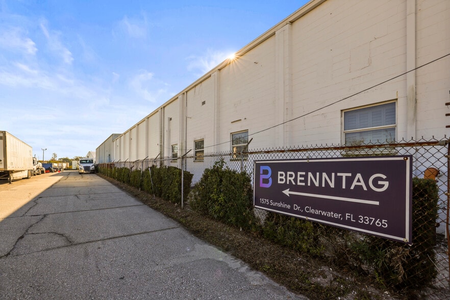 More Photos Of 1555 Sunshine Dr, Clearwater Warehouse For Sale