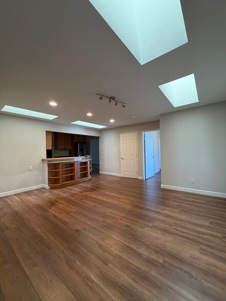 More Photos Of 1874 Villa St, Mountain View Office Residential For Lease