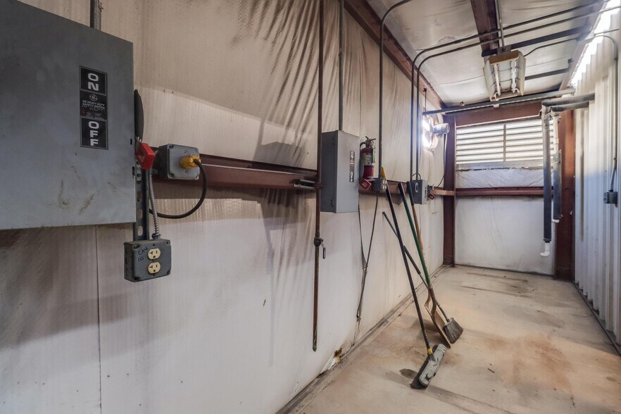 More Photos Of 21051 Coastal Pky, Gulfport Industrial For Sale