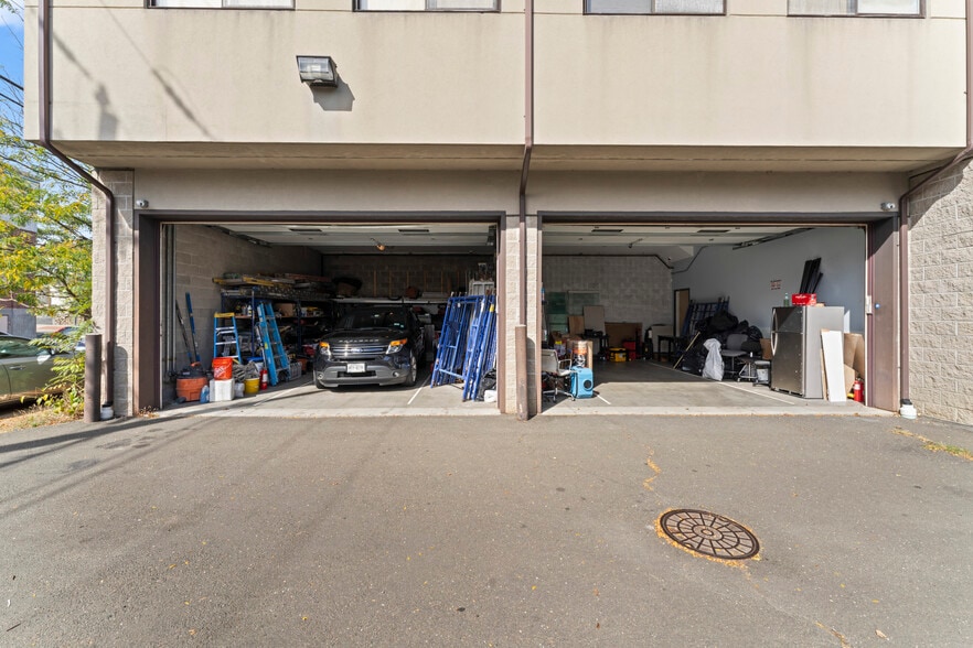 More Photos Of 23 Ryan St, Stamford Service For Sale