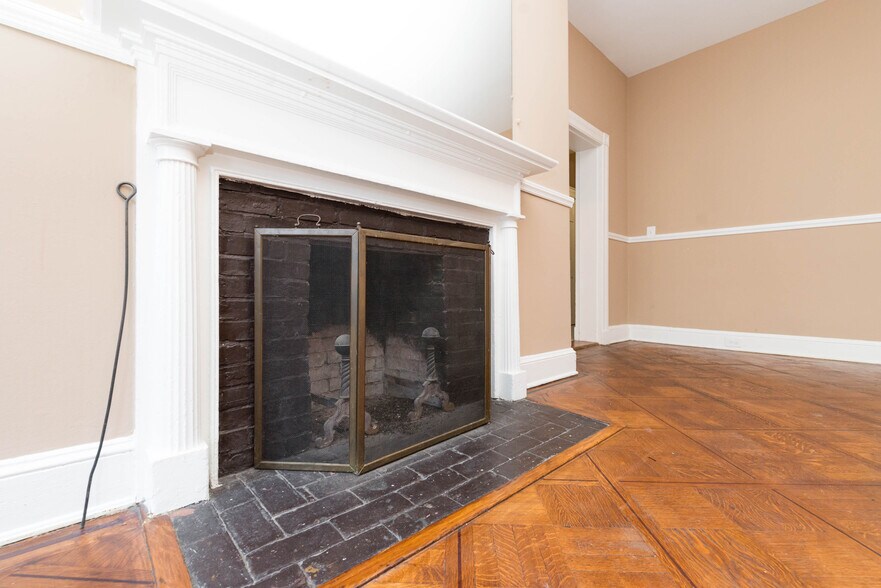 More Photos Of 18 W Franklin St, Baltimore Office Residential For Sale