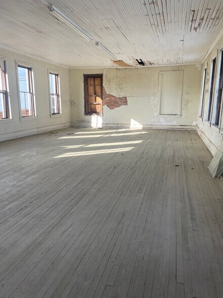 More Photos Of 4 S Main St, Inman Storefront Retail Office For Sale