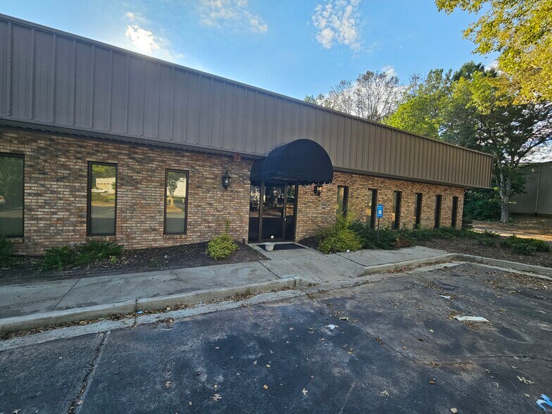 More Photos Of 135 Cecil Ct, Fayetteville Warehouse For Lease