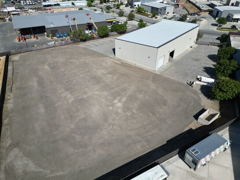 More Photos Of 969 Carrier Parkway Ave, Bakersfield Warehouse For Lease