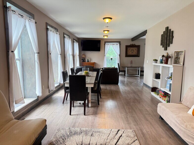 More Photos Of 121 Water St, Albany General Retail For Sale