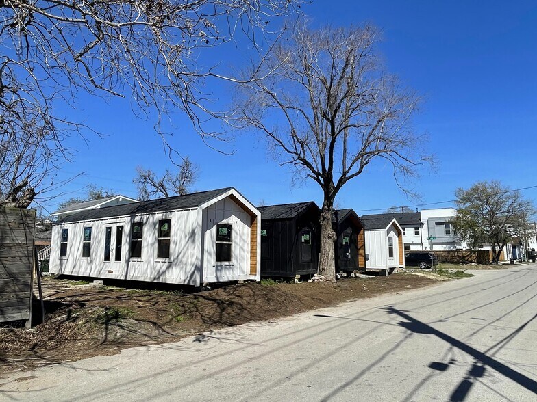 More Photos Of 427 Middle St, Houston Apartments For Sale