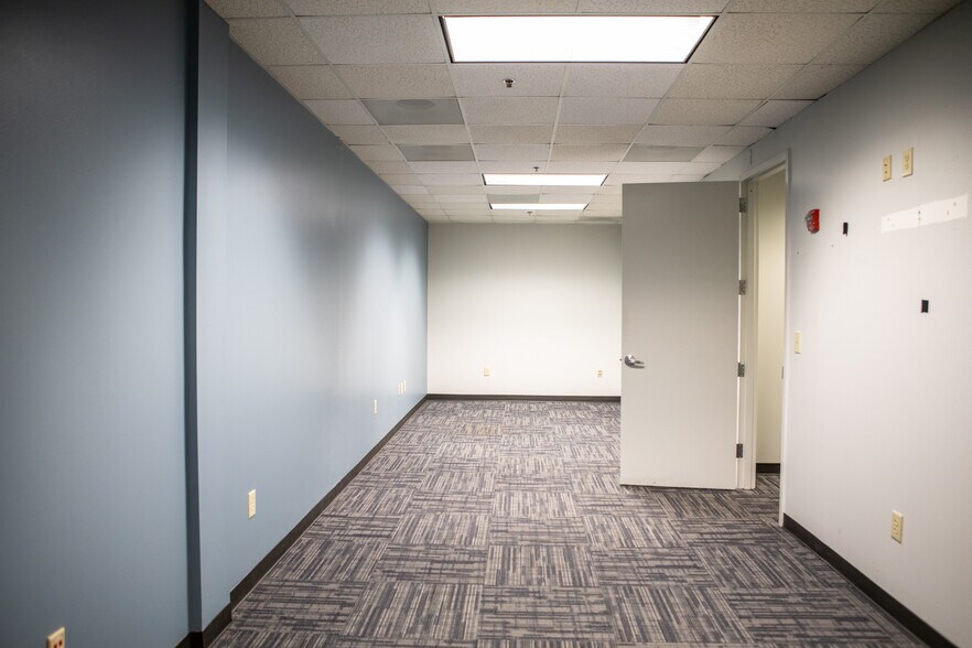 More Photos Of 3587 Parkway Ln, Peachtree Corners Light Distribution For Lease